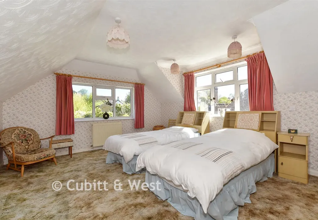 Bedroom 1 - West Walberton Lane, Walberton, Arundel, West Sussex - Wards of Kent