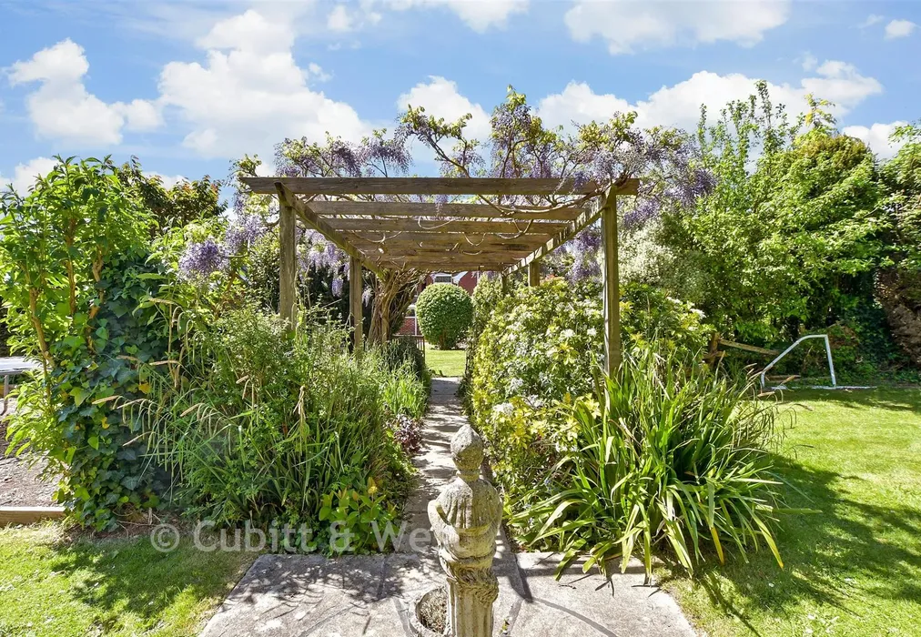 External Lifestyle Photograph - West Walberton Lane, Walberton, Arundel, West Sussex - Wards of Kent