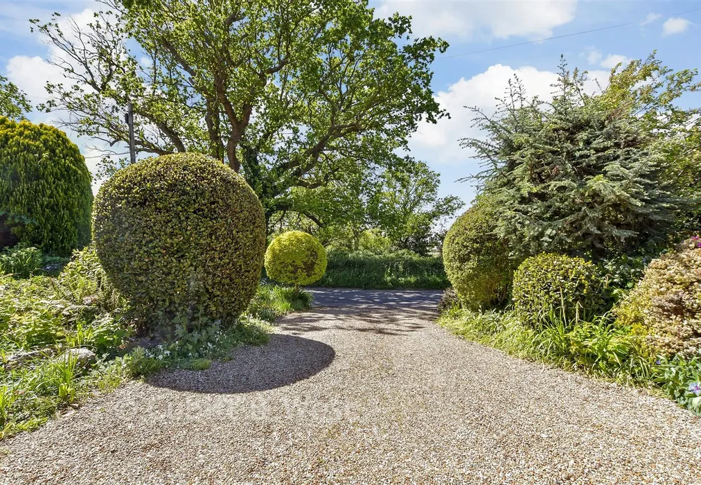 Driveway/Parking - West Walberton Lane, Walberton, Arundel, West Sussex - Wards of Kent