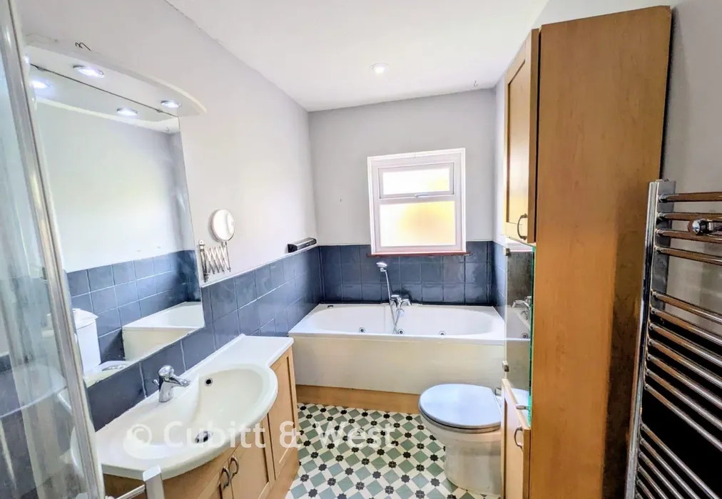 Bathroom - Hester Road, Southsea, Hampshire - Wards of Kent