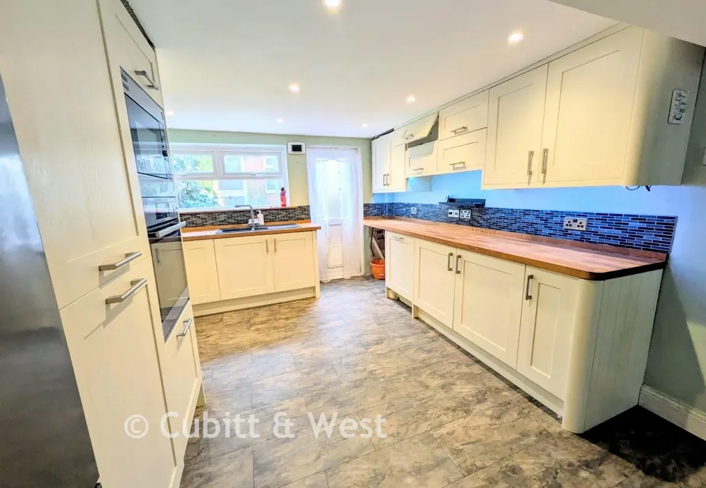Kitchen - Hester Road, Southsea, Hampshire - Wards of Kent