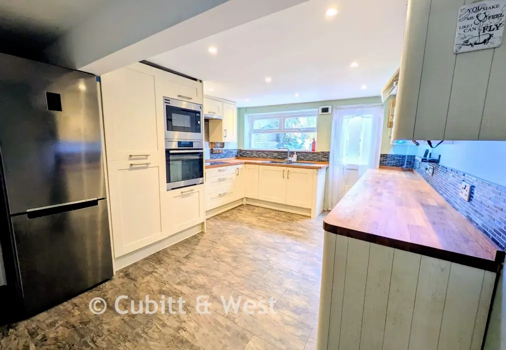 Kitchen - Hester Road, Southsea, Hampshire - Wards of Kent