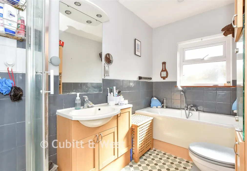 Bathroom - Hester Road, Southsea, Hampshire - Wards of Kent