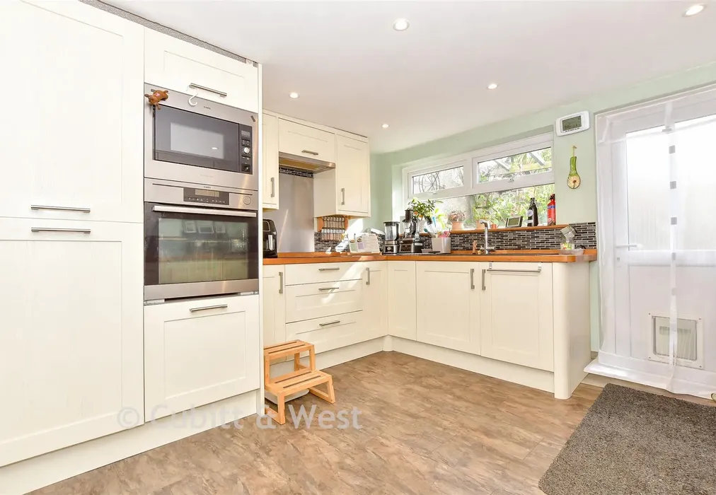 Kitchen - Hester Road, Southsea, Hampshire - Wards of Kent
