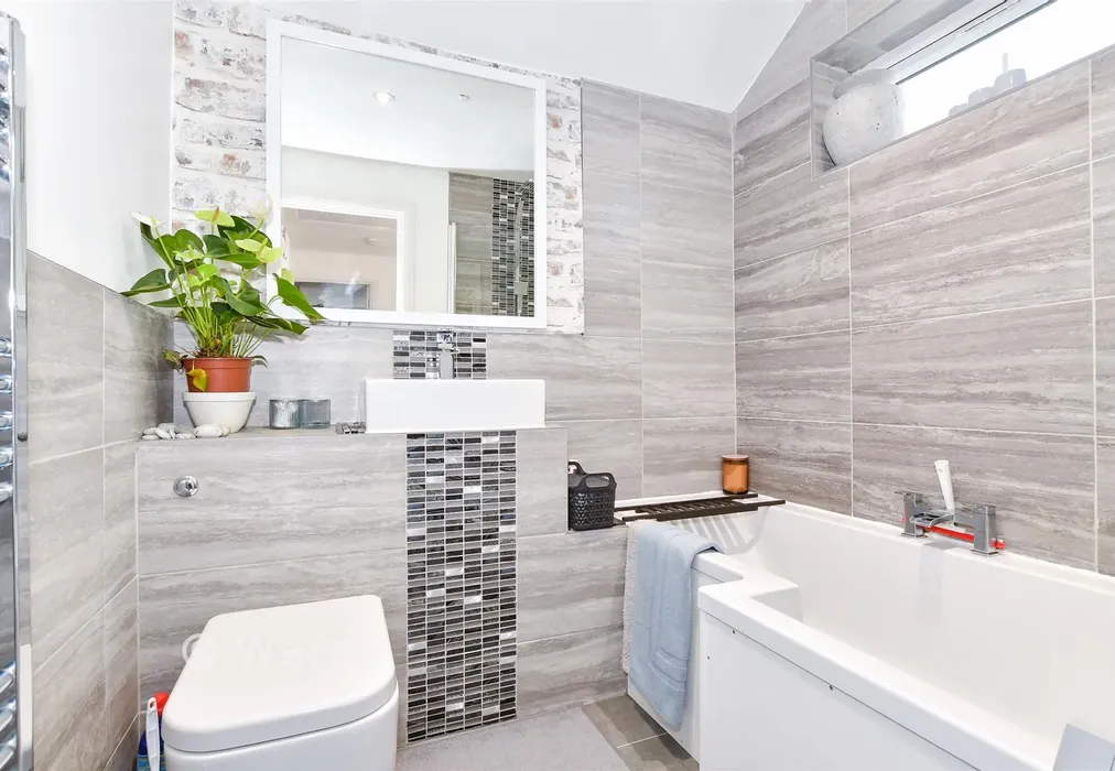 Bathroom - Primrose Drive, Ditton, Aylesford, Kent - Wards of Kent
