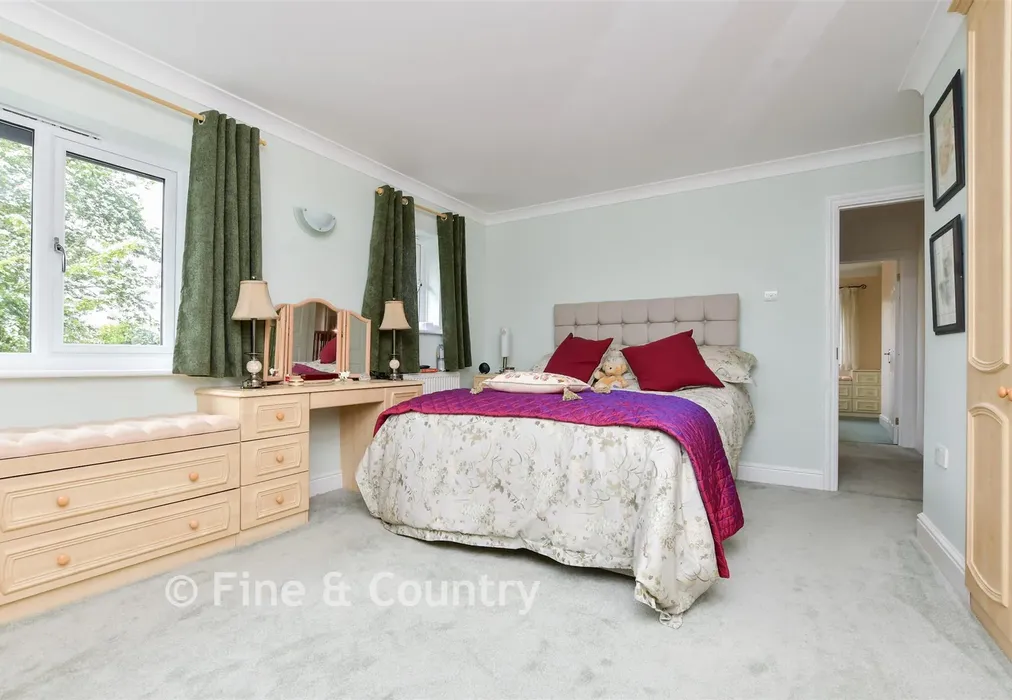 Principal Bedroom - Wotton Court, St Nicholas At Wade, Birchington, Kent - Wards of Kent