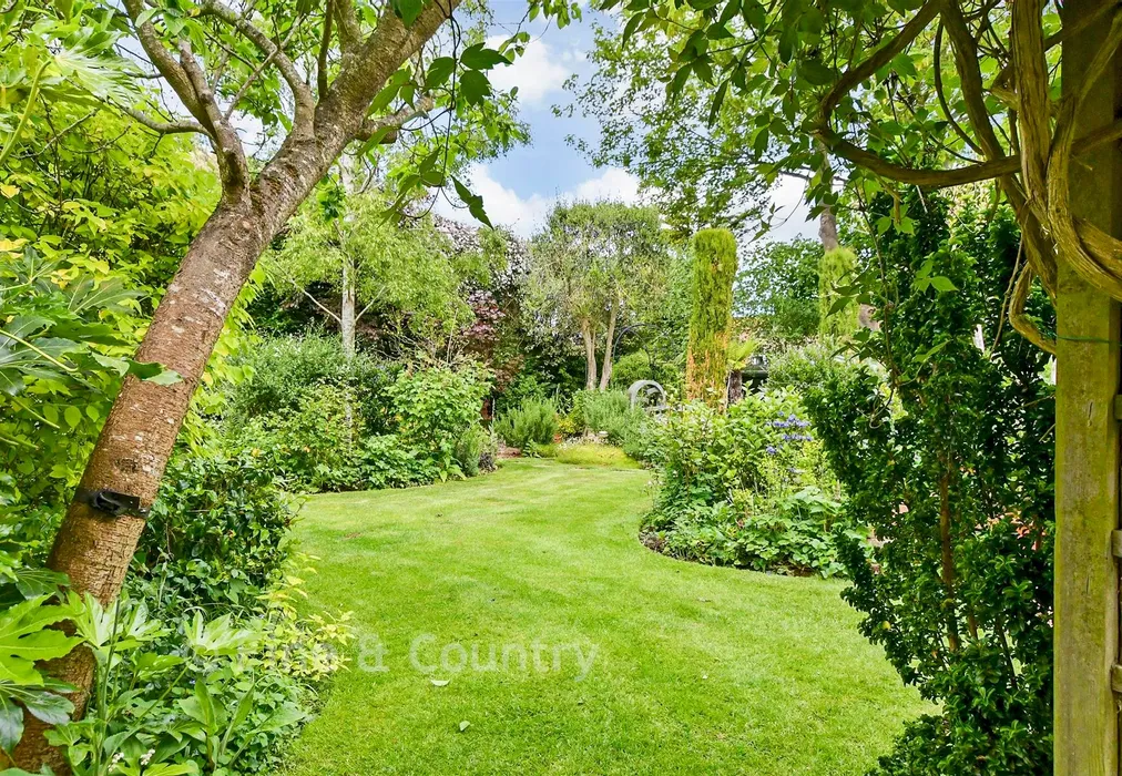Rear Garden - Wotton Court, St Nicholas At Wade, Birchington, Kent - Wards of Kent