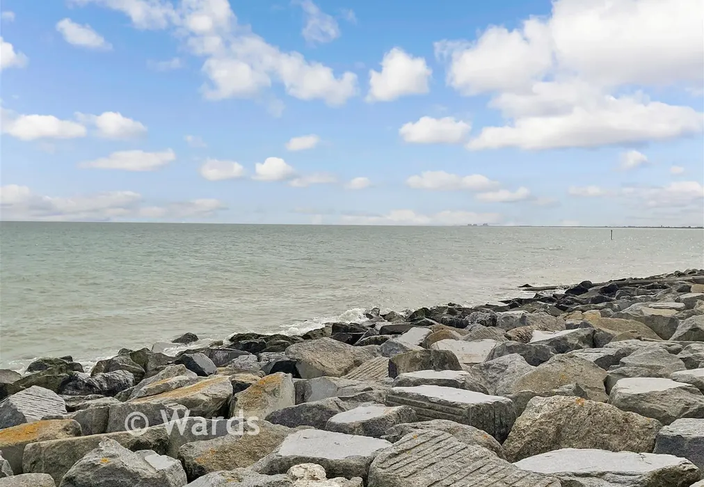 Beach - Hythe Road, Dymchurch, Kent - Wards of Kent