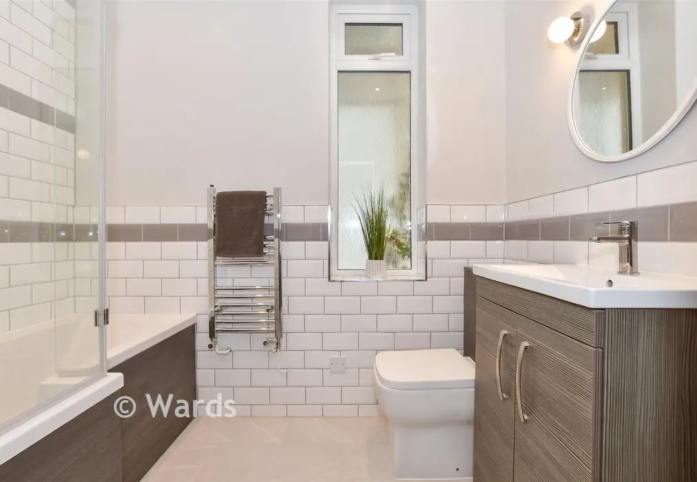 Bathroom - Minnis Road, Birchington, Kent - Wards of Kent