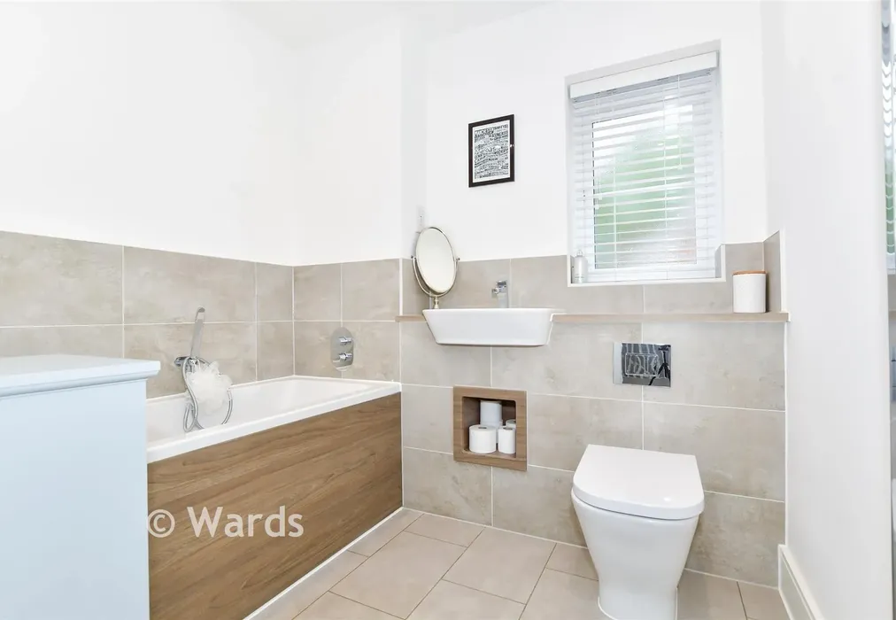 Bathroom - Galpin Court, Maidstone, Kent - Wards of Kent