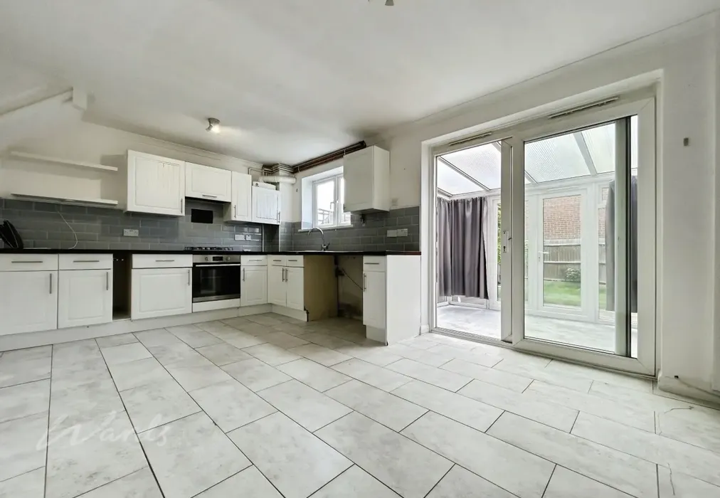 Kitchen - Dimmock Close Paddock Wood TN12 - Wards of Kent