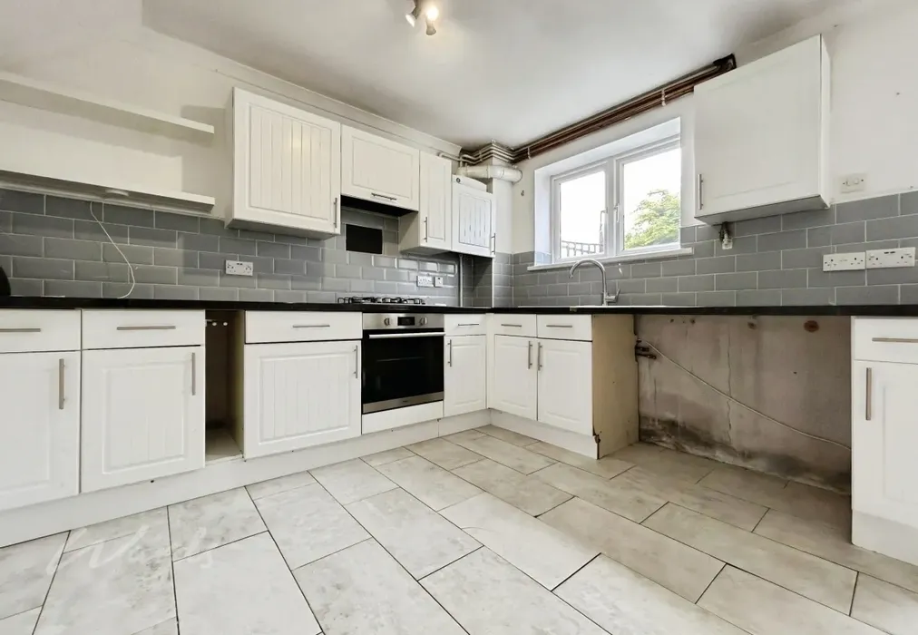 kitchen (3) - Dimmock Close Paddock Wood TN12 - Wards of Kent