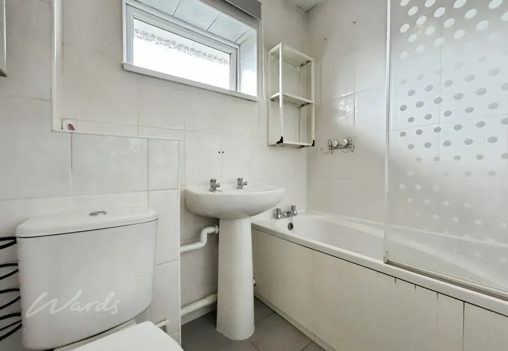 bathroom - Dimmock Close Paddock Wood TN12 - Wards of Kent