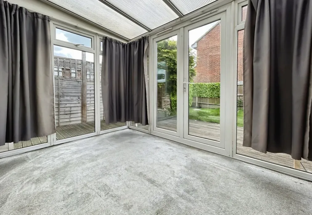 conservatory - Dimmock Close Paddock Wood TN12 - Wards of Kent