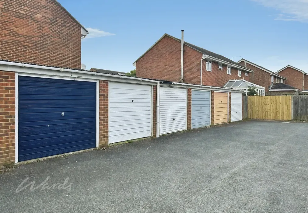 garages - Dimmock Close Paddock Wood TN12 - Wards of Kent