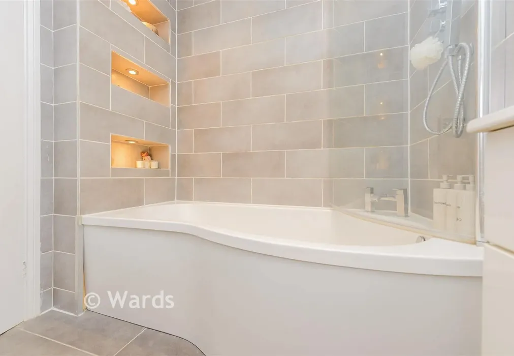 Bathroom - Johnsons Way, Greenhithe, Kent - Wards of Kent