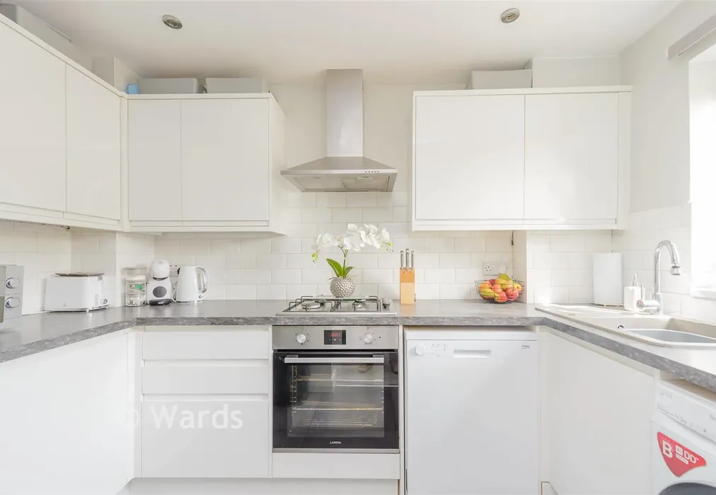 Kitchen - Johnsons Way, Greenhithe, Kent - Wards of Kent