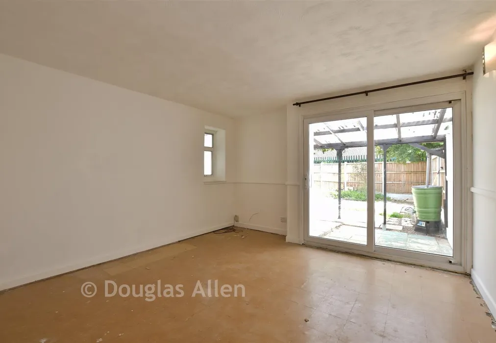 Lounge - Travers Way, Basildon, Essex - Wards of Kent