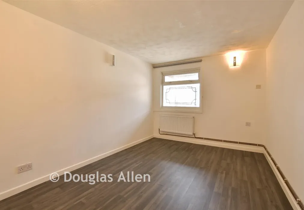 Bedroom 2 - Travers Way, Basildon, Essex - Wards of Kent
