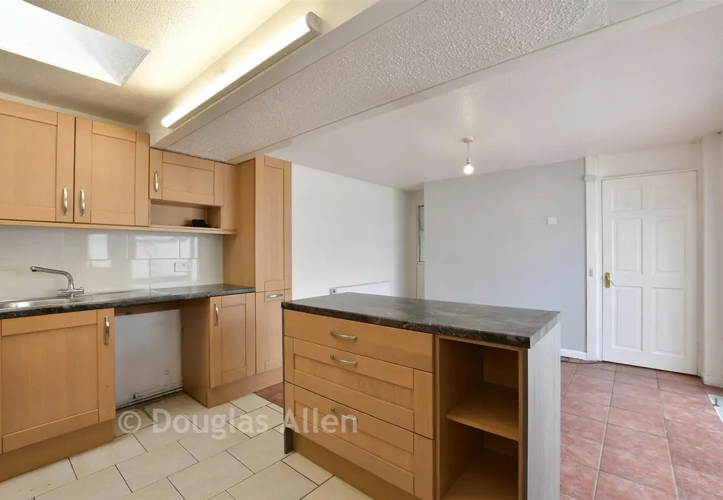 Kitchen/Dining Room - Travers Way, Basildon, Essex - Wards of Kent