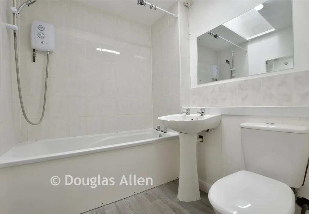 Bathroom - Travers Way, Basildon, Essex - Wards of Kent