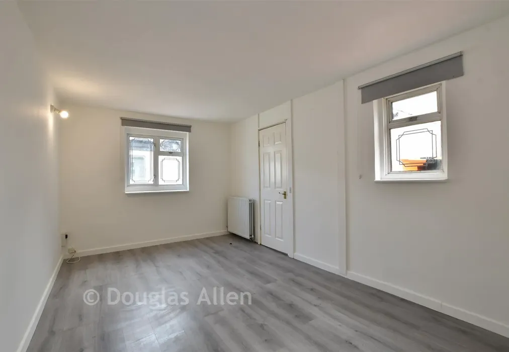 Bedroom 1 - Travers Way, Basildon, Essex - Wards of Kent