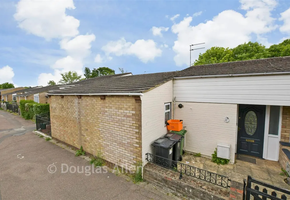 Front Web - Travers Way, Basildon, Essex - Wards of Kent