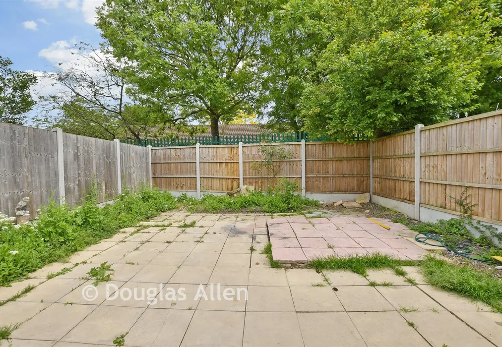 Rear Garden - Travers Way, Basildon, Essex - Wards of Kent