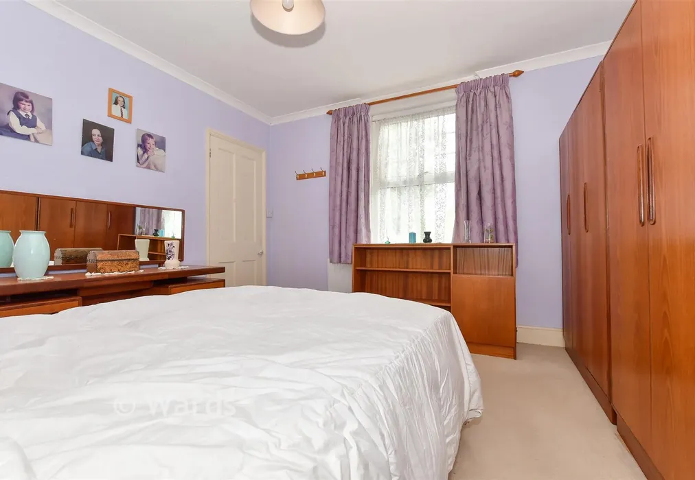 Bedroom 1 - Sandwich Road, Whitfield, Kent - Wards of Kent