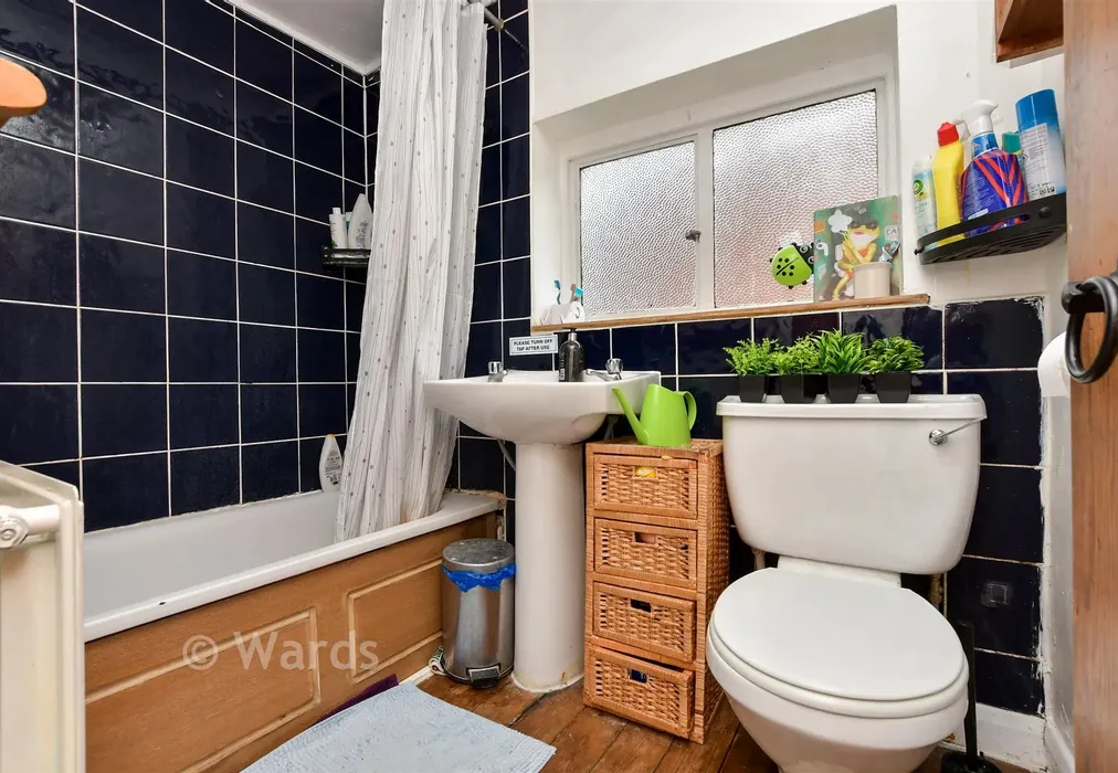 Bathroom - King Street, Canterbury, Kent - Wards of Kent