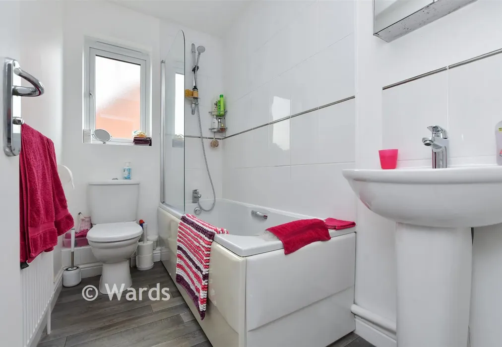 Bathroom - Favourite Road, Whitstable, Kent - Wards of Kent