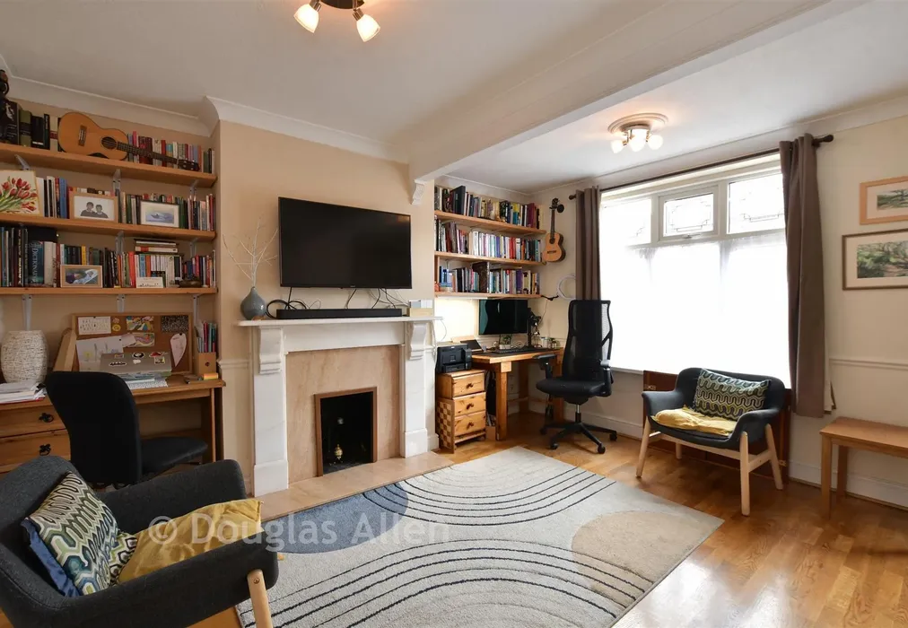 Lounge - Bluehouse Road, Chingford - Wards of Kent