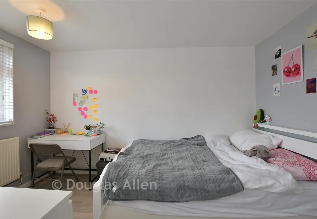 Bedroom 1 - Coopersale, Coopersale, Essex - Wards of Kent