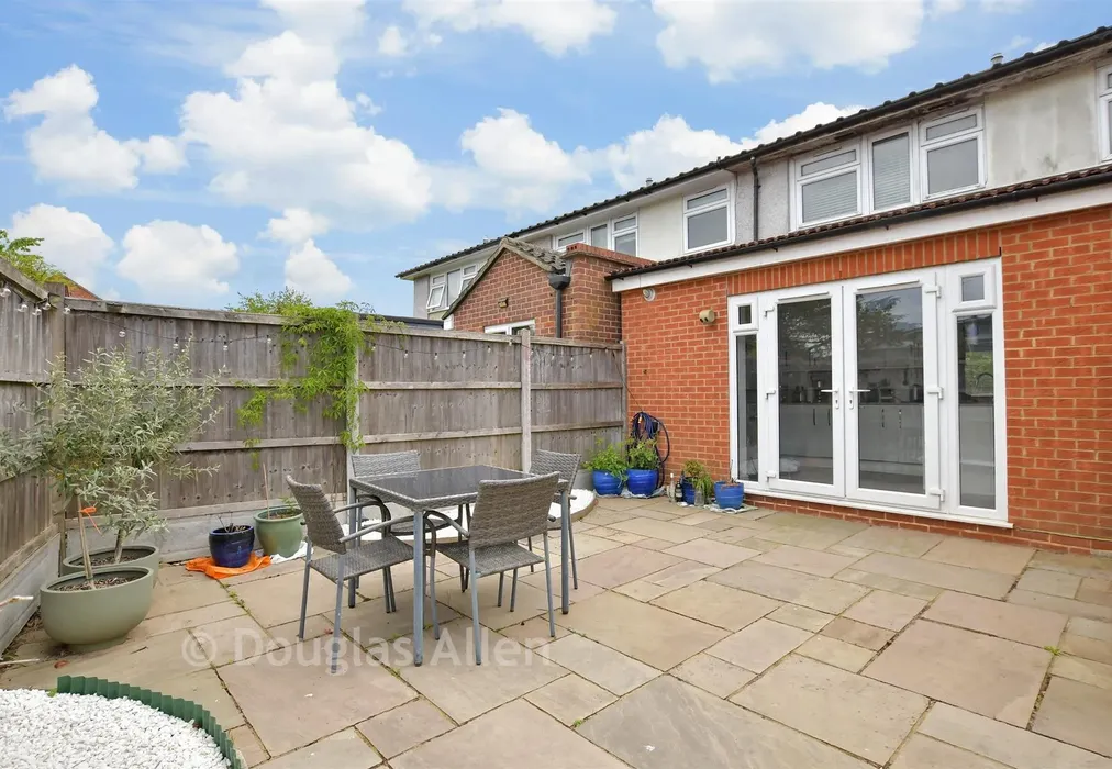 Rear Garden - Coopersale, Coopersale, Essex - Wards of Kent