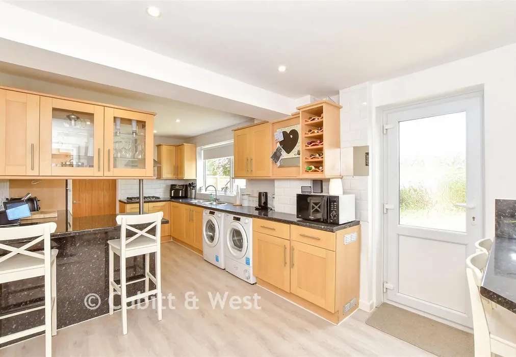 Kitchen - Glenwood Road, Southbourne, Hampshire - Wards of Kent