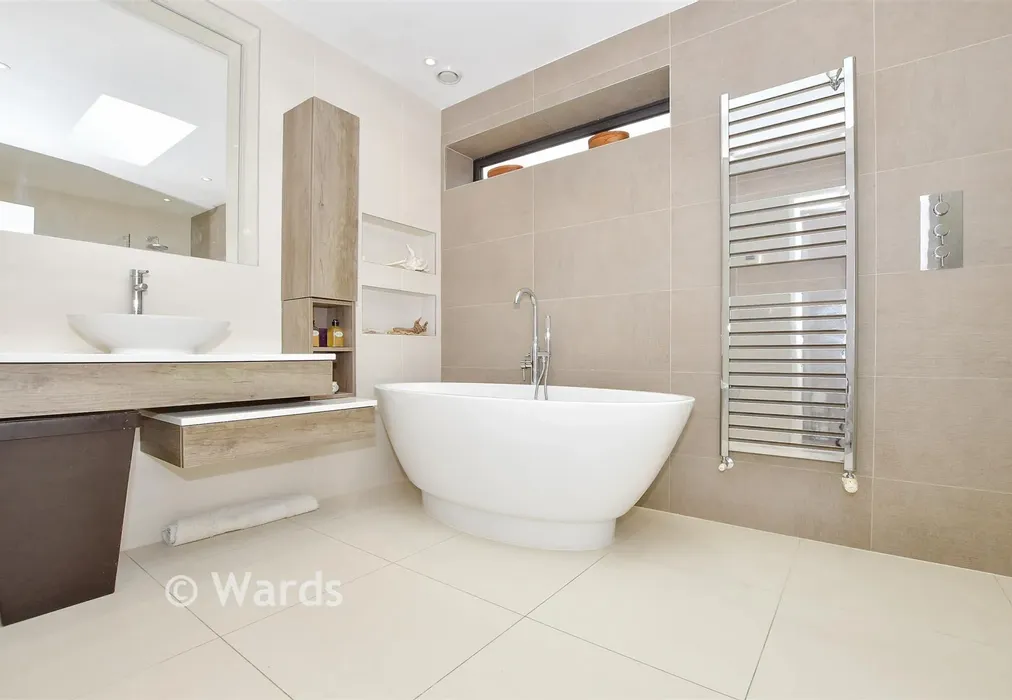 Bathroom - Rushetts Road, West Kingsdown, Sevenoaks, Kent - Wards of Kent