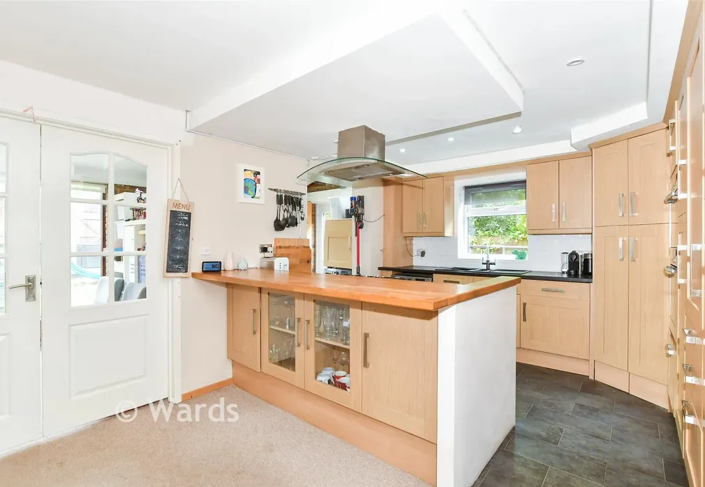 Kitchen - Snowdon Avenue, Maidstone, Kent - Wards of Kent