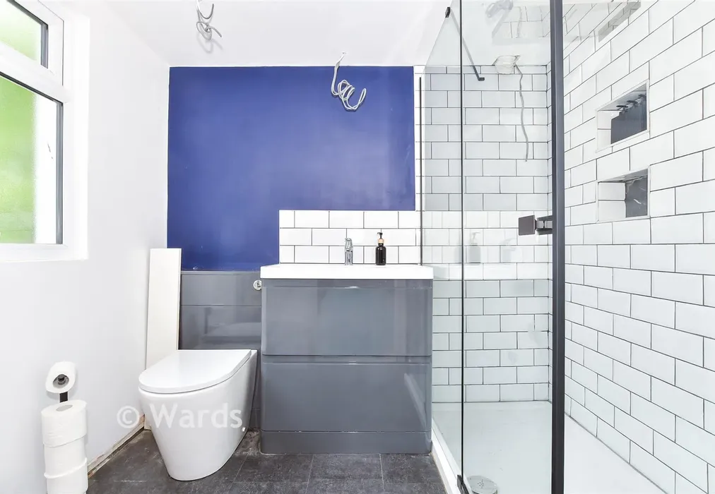 En-Suite Shower Room - Snowdon Avenue, Maidstone, Kent - Wards of Kent