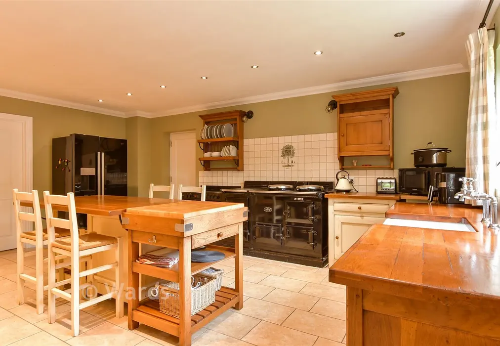 Kitchen - Whitepost Lane, Meopham, Kent - Wards of Kent