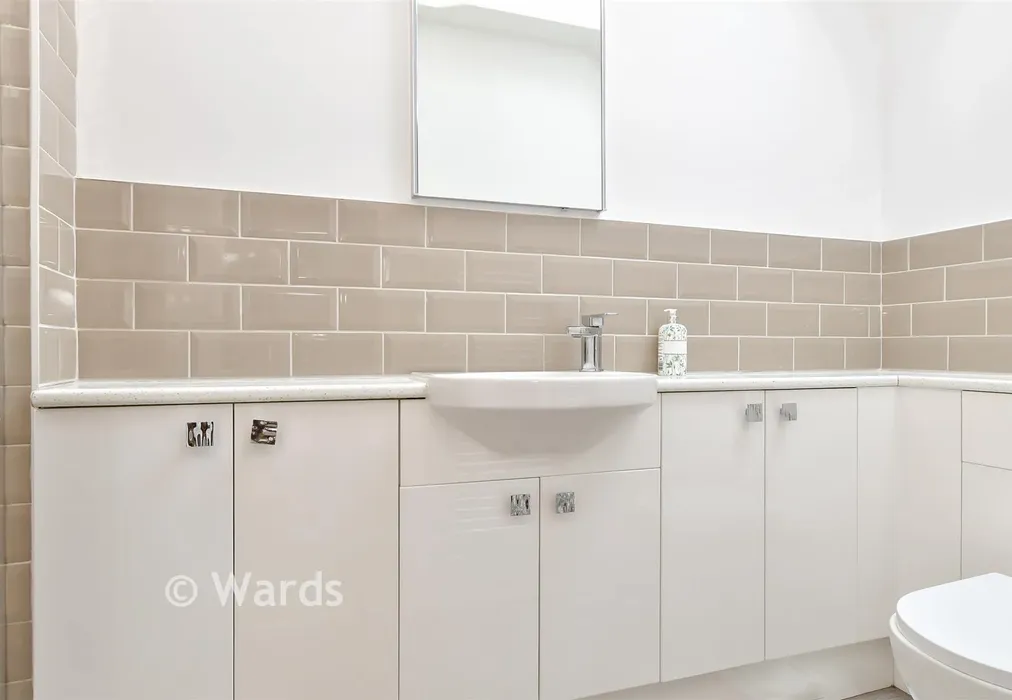 En-Suite - Whitepost Lane, Meopham, Kent - Wards of Kent