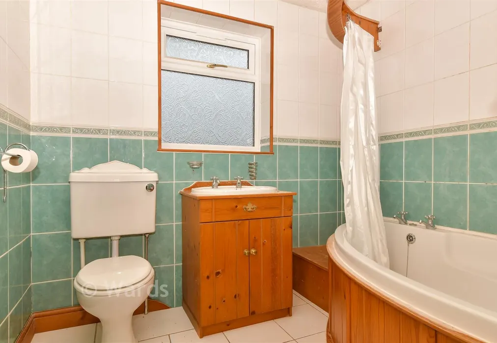 Bathroom - Joyce Green Lane, Dartford, Kent - Wards of Kent