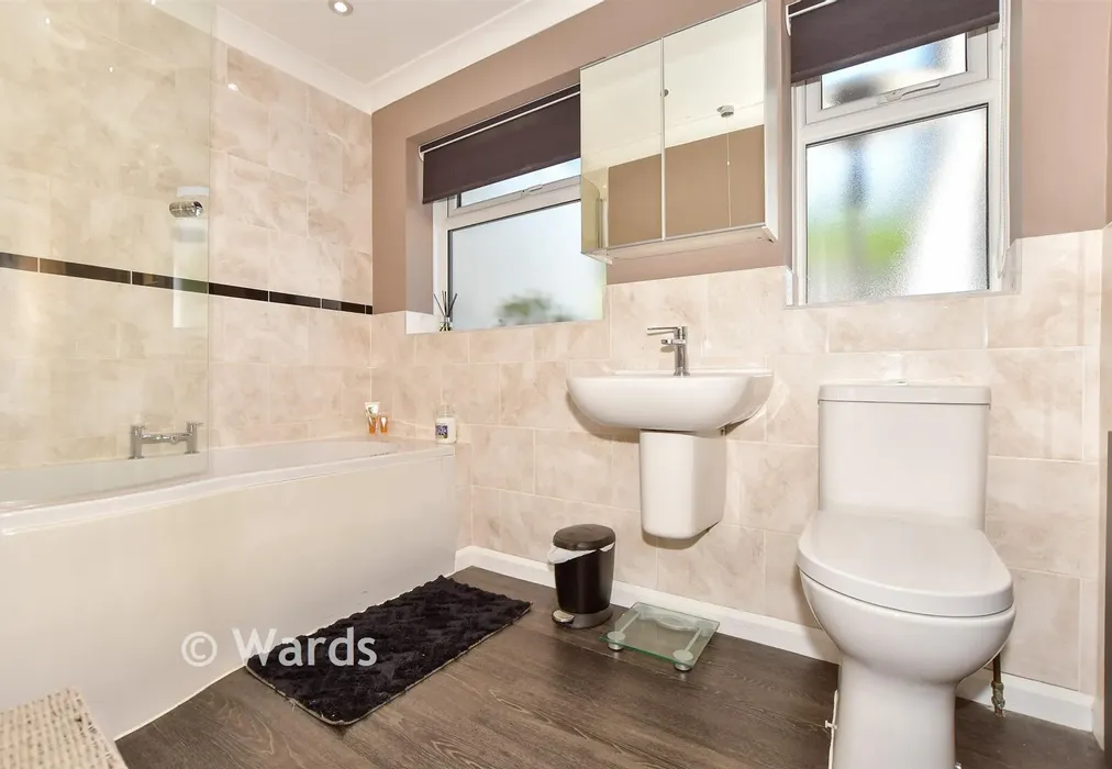 Bathroom - Deanwood Road, Dover, Kent - Wards of Kent