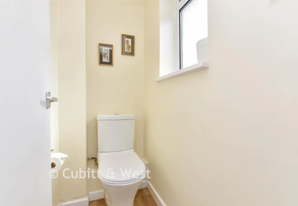 Separate WC - Courtlands Crescent, Banstead, Surrey - Wards of Kent