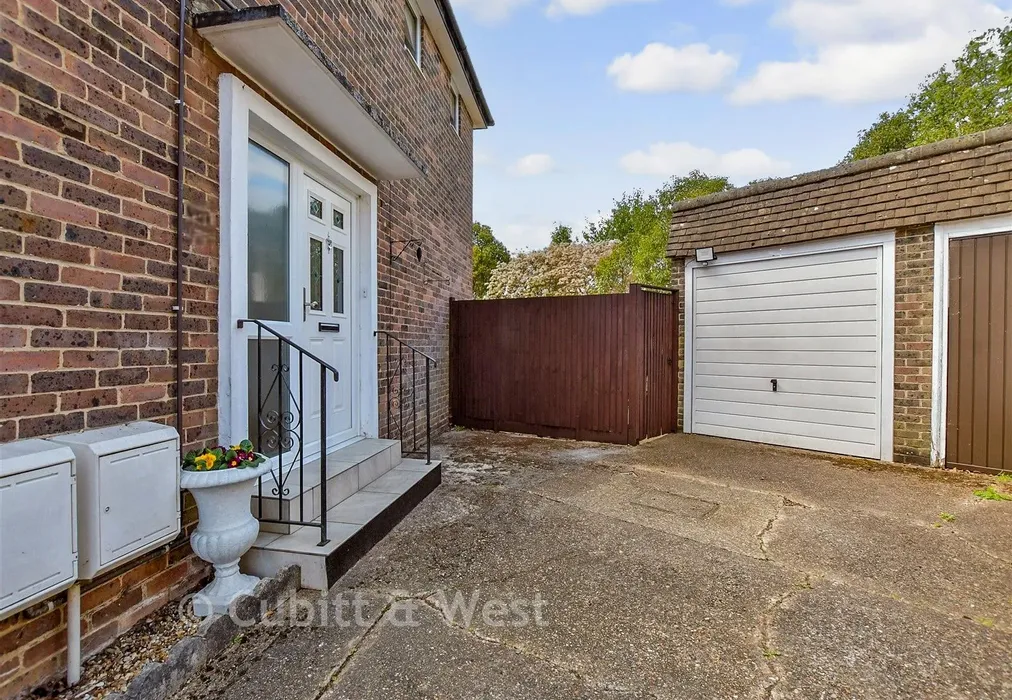 Driveway/Parking - Courtlands Crescent, Banstead, Surrey - Wards of Kent