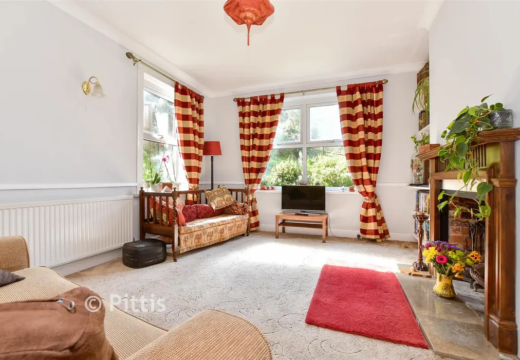 Lounge - Broadway, Totland Bay, Isle of Wight - Wards of Kent