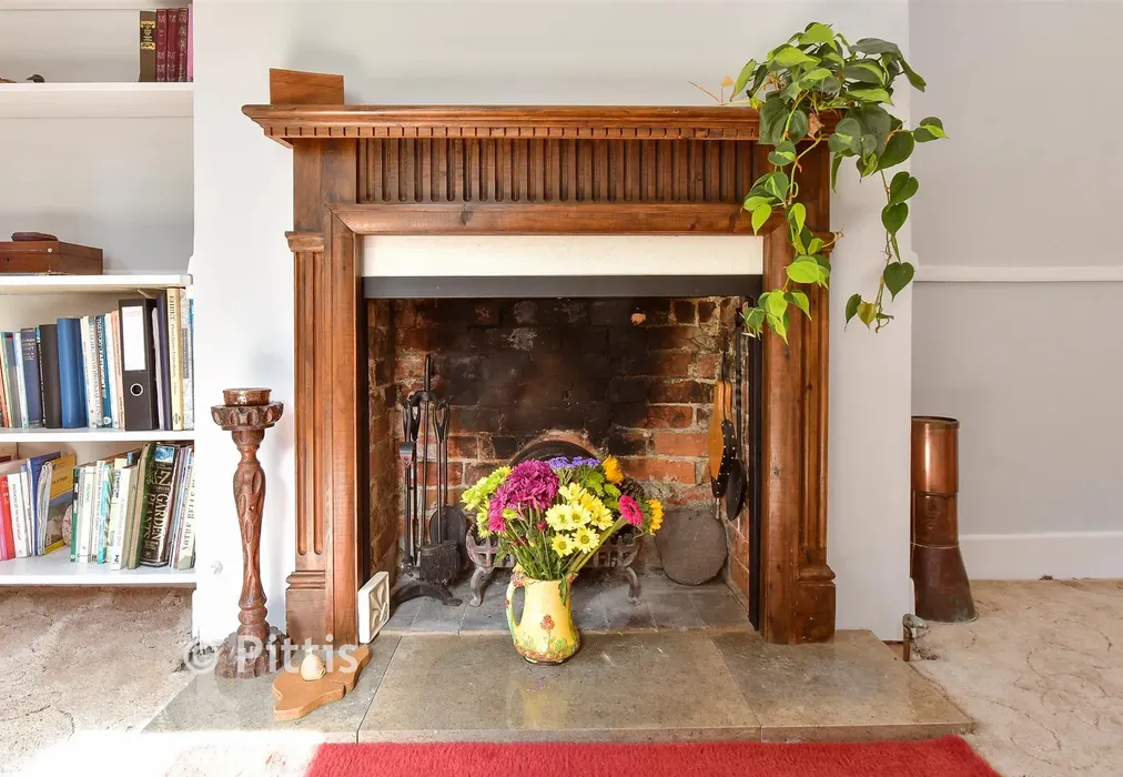 Internal Feature - Broadway, Totland Bay, Isle of Wight - Wards of Kent