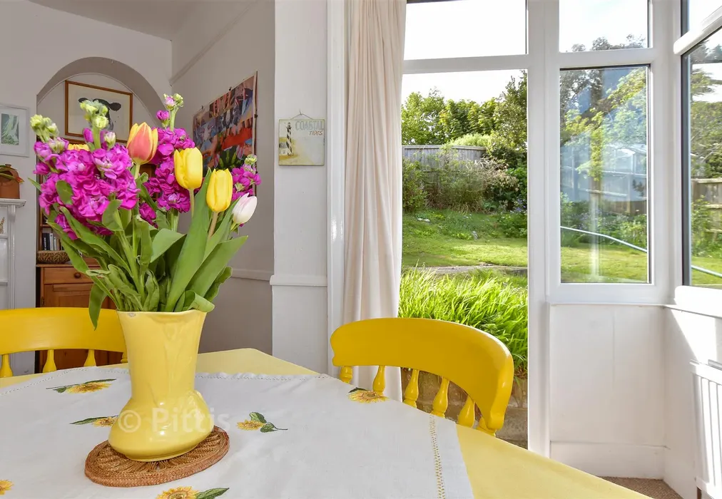 Internal Lifestyle Photograph - Broadway, Totland Bay, Isle of Wight - Wards of Kent