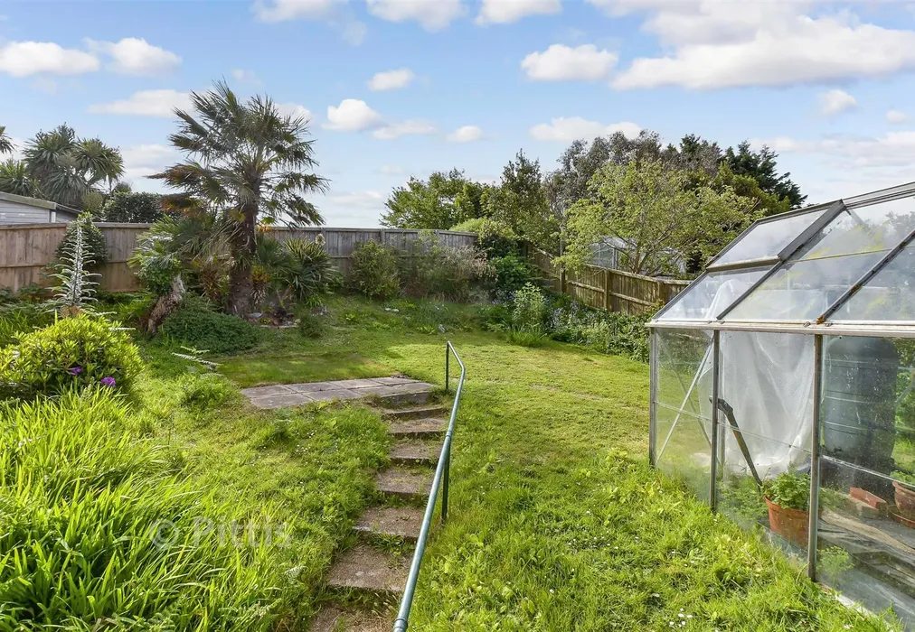 Rear Garden - Broadway, Totland Bay, Isle of Wight - Wards of Kent