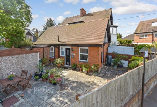 Broadway, Totland Bay, Isle of Wight - Wards of Kent