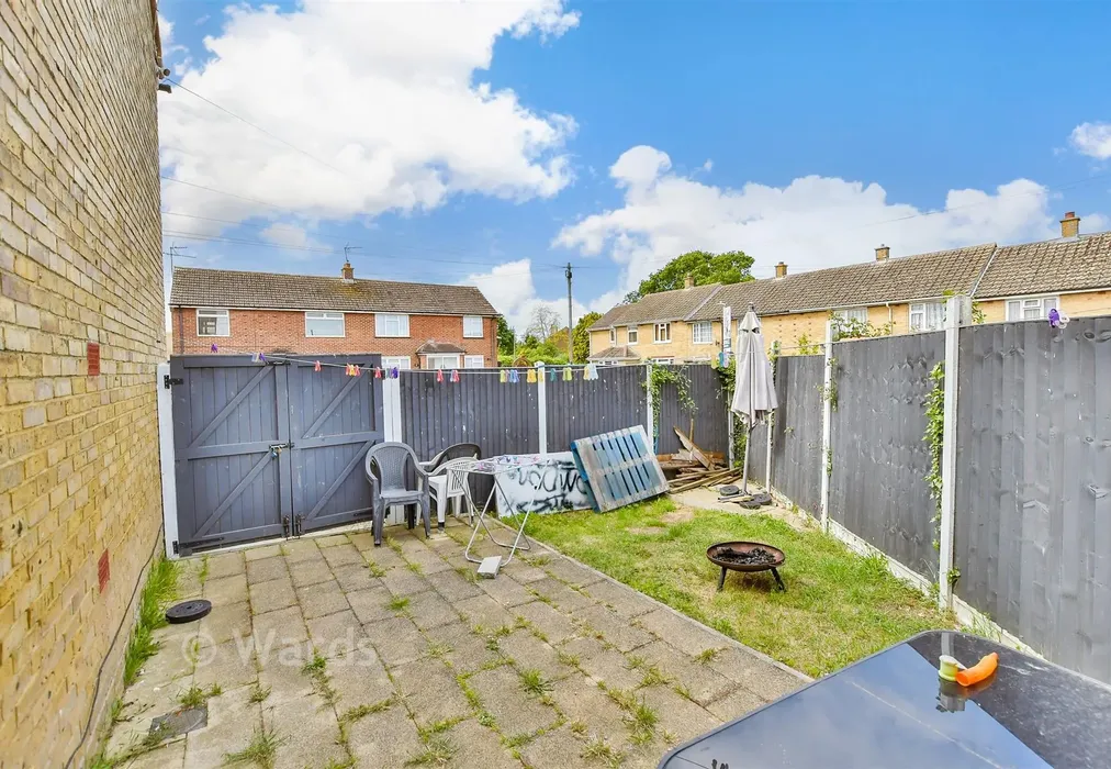Side Garden - Blenheim Road, Sittingbourne, Kent - Wards of Kent